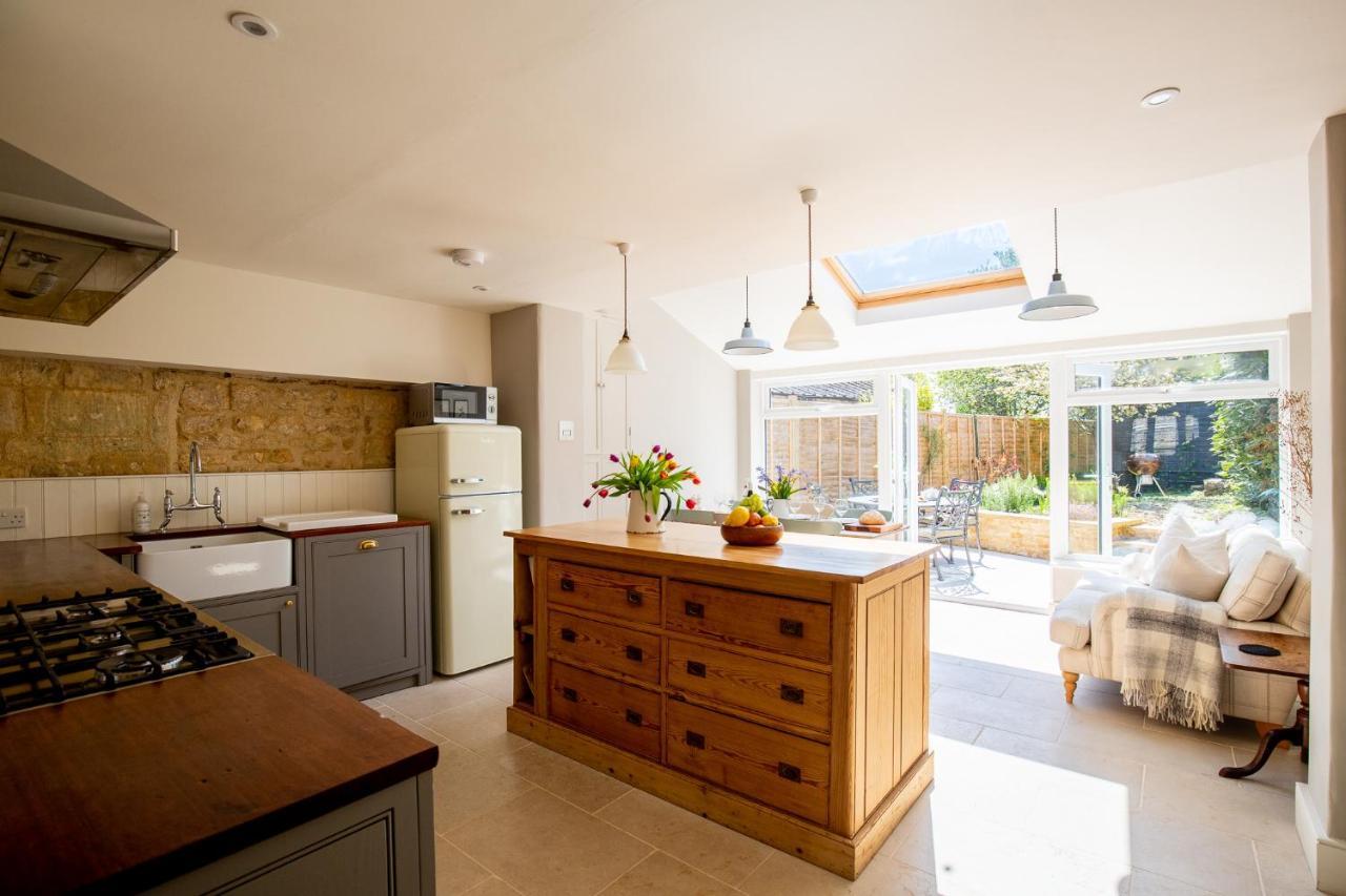 Gleneda Cottage - A Renovated, Traditional Cotswold Cottage Full Of Charm With Fireplace And Garden Bourton on the Hill Екстер'єр фото