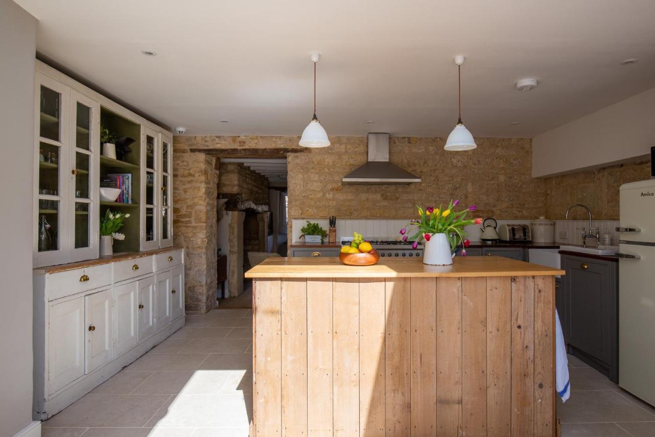 Gleneda Cottage - A Renovated, Traditional Cotswold Cottage Full Of Charm With Fireplace And Garden Bourton on the Hill Екстер'єр фото