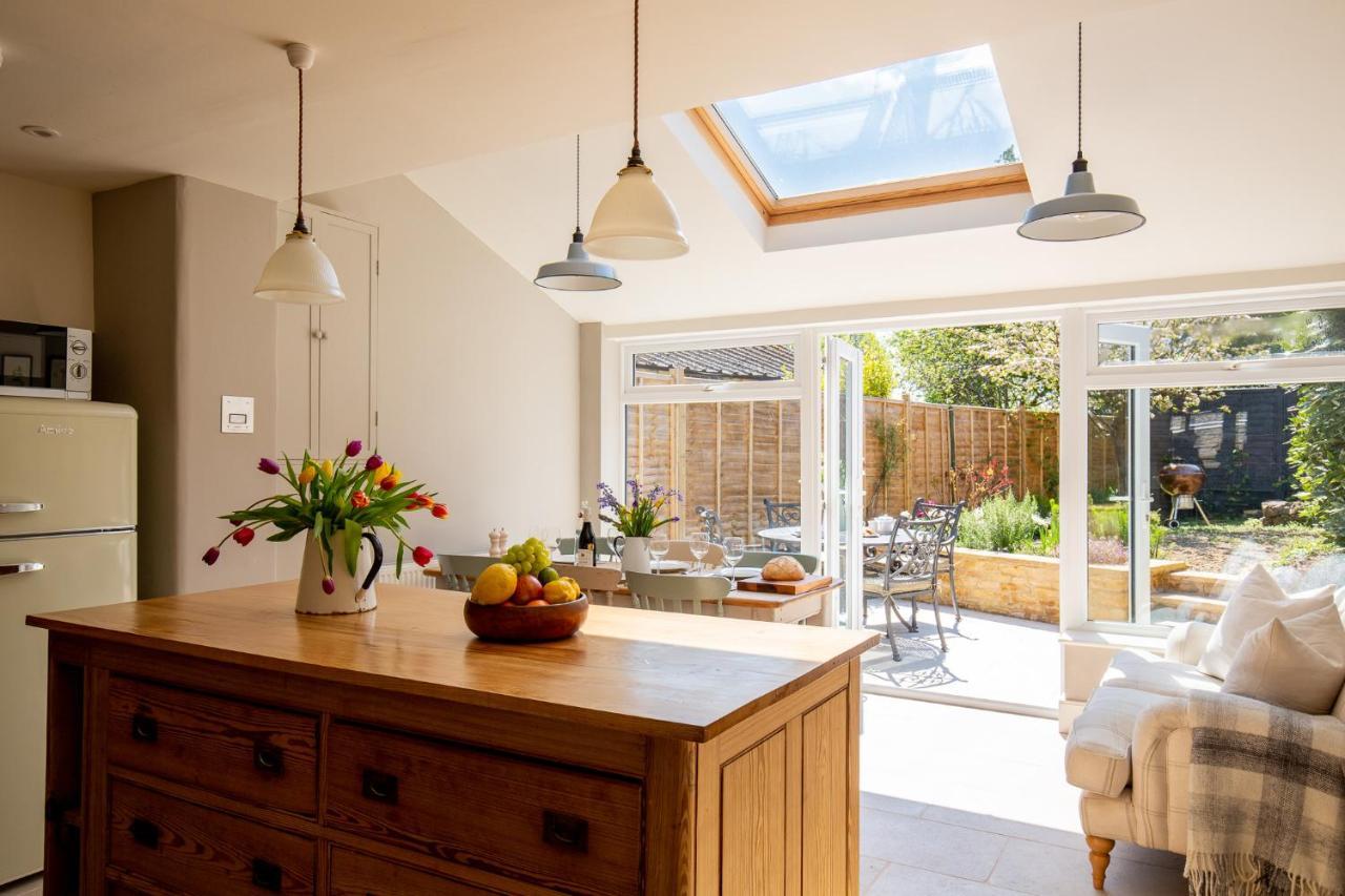 Gleneda Cottage - A Renovated, Traditional Cotswold Cottage Full Of Charm With Fireplace And Garden Bourton on the Hill Екстер'єр фото