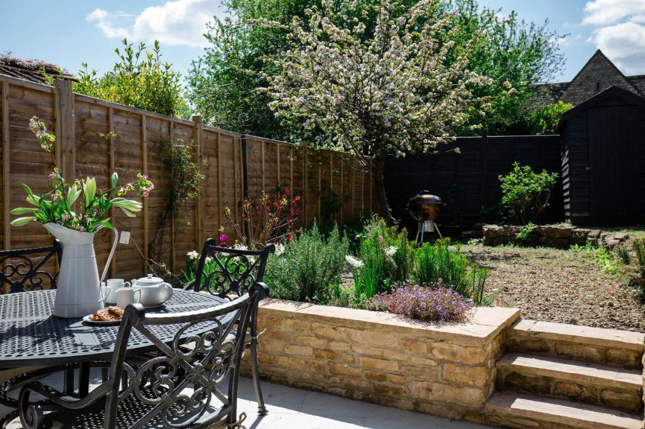 Gleneda Cottage - A Renovated, Traditional Cotswold Cottage Full Of Charm With Fireplace And Garden Bourton on the Hill Екстер'єр фото