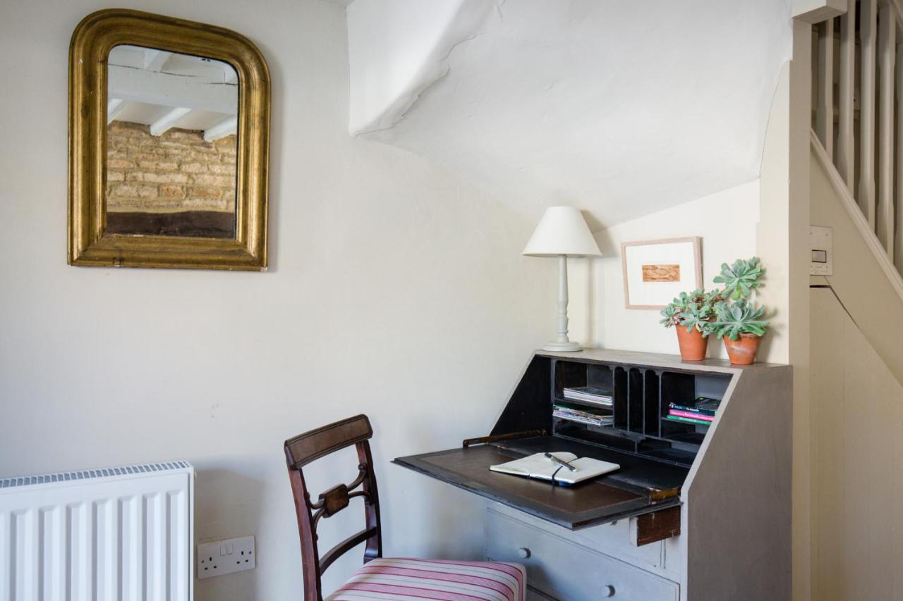 Gleneda Cottage - A Renovated, Traditional Cotswold Cottage Full Of Charm With Fireplace And Garden Bourton on the Hill Екстер'єр фото