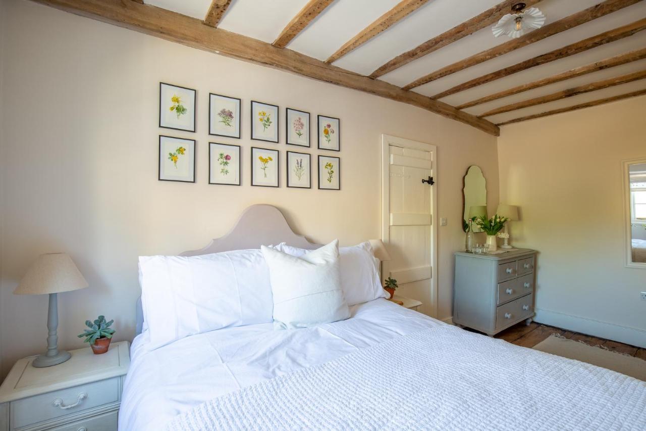 Gleneda Cottage - A Renovated, Traditional Cotswold Cottage Full Of Charm With Fireplace And Garden Bourton on the Hill Екстер'єр фото