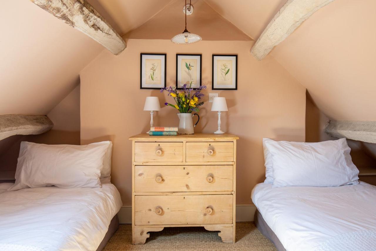 Gleneda Cottage - A Renovated, Traditional Cotswold Cottage Full Of Charm With Fireplace And Garden Bourton on the Hill Екстер'єр фото